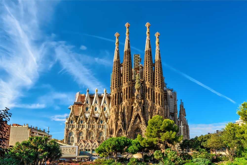 Fotolia_105502541_Nativity-facade-of-Sagrada-Familia-cathedral-in-Barcelona