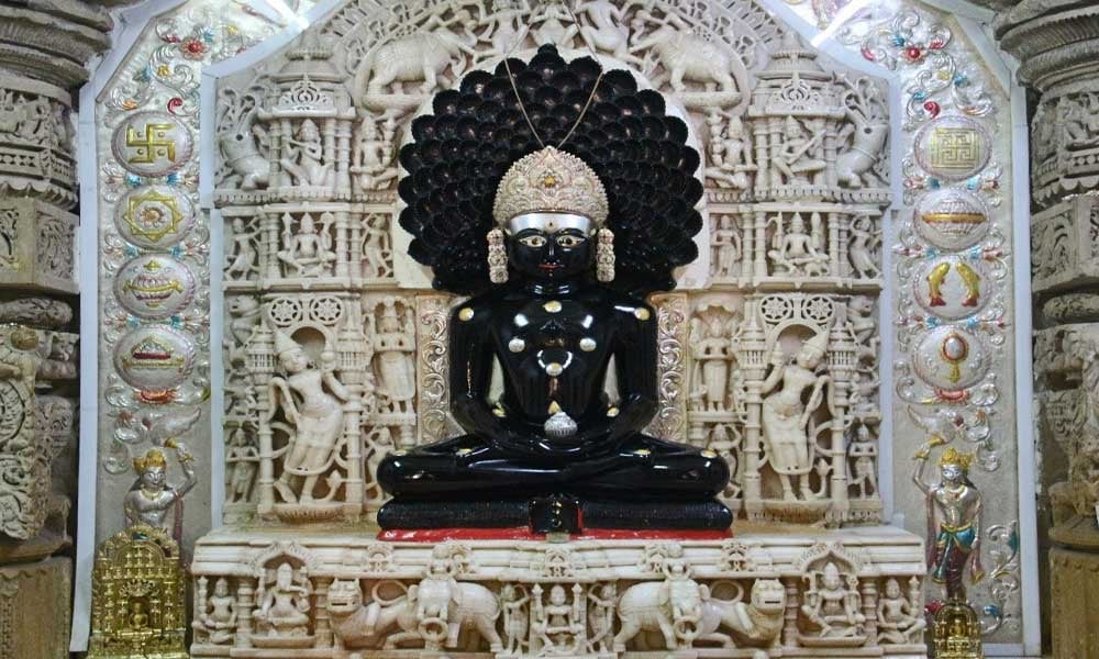 Sculpture-temple-jain-Parshvanath-Inde