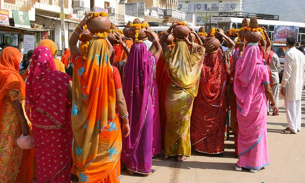 Robes et saris colorés des Indiennes