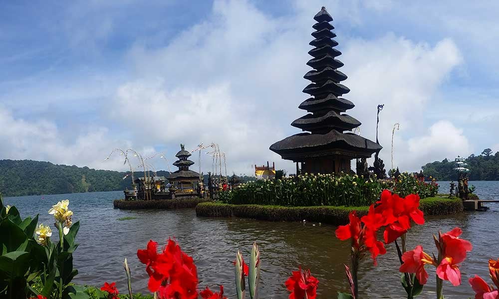 Traditours-Bali-temple-Ulun-Danu