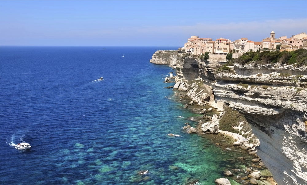 Les falaises de calcaire de Bonifacio en Corse