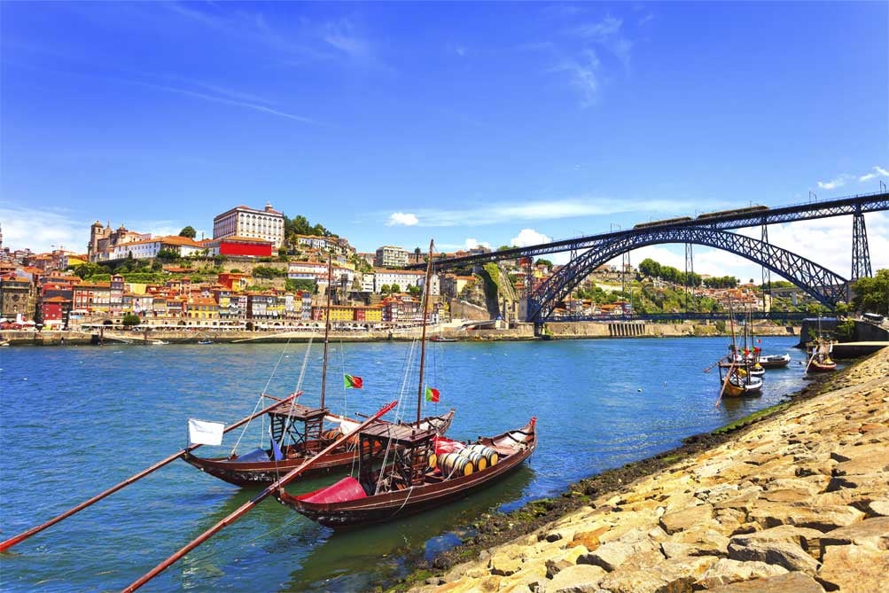 iStock_000057179260_Porto-Portugal
