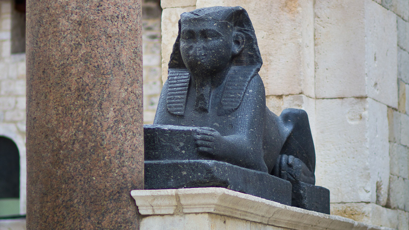 Croatie-Split-sphinx-egyptiens